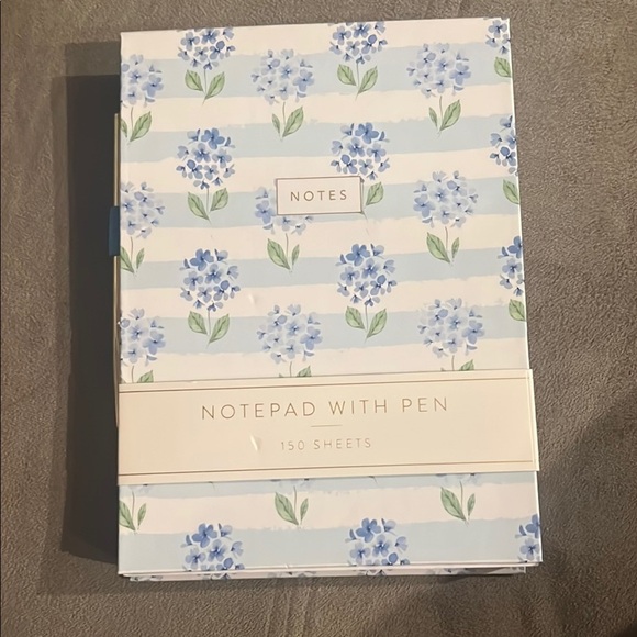 Floral Notepad with Pen 150 sheets blue and white hydrangeas - Picture 3 of 16